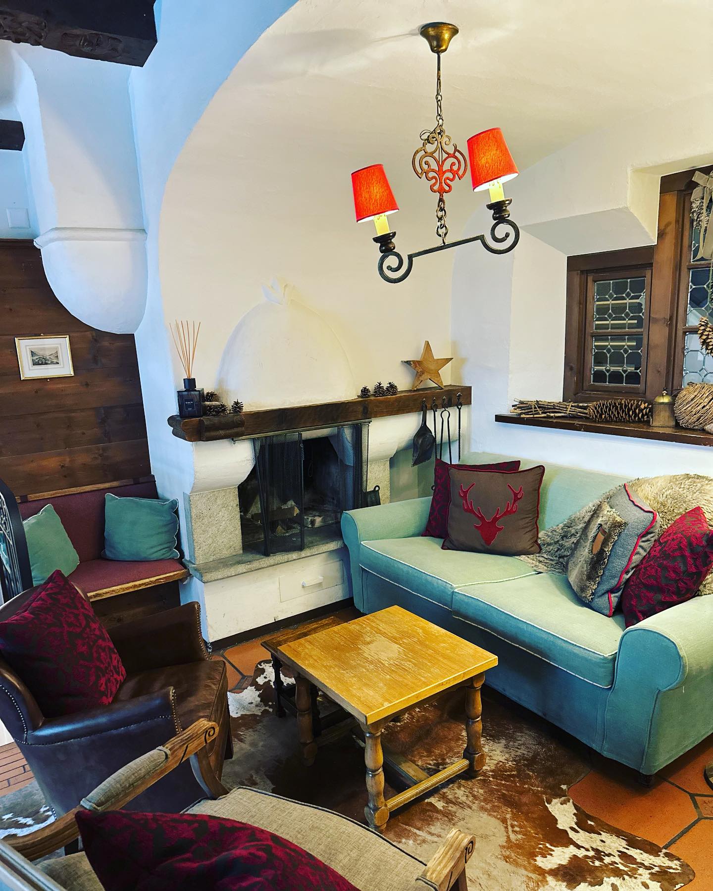 In unserer >Ursi‘s Stuba< könnt Ihr euch an Kaffee, Tee, Wasser und Obst erfreuen.
#davosklosters #hotel #stuba #davos #mountains #relaxing